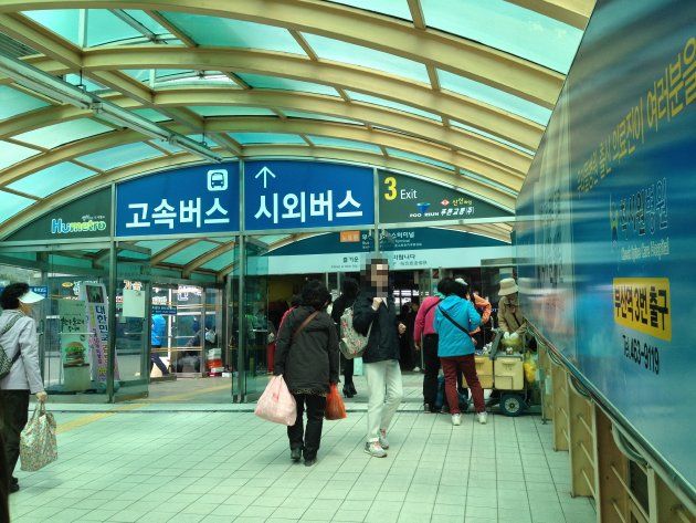 老圃駅と釜山総合バスターミナルを結ぶ通路